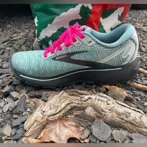 Brooks Ghost retired design